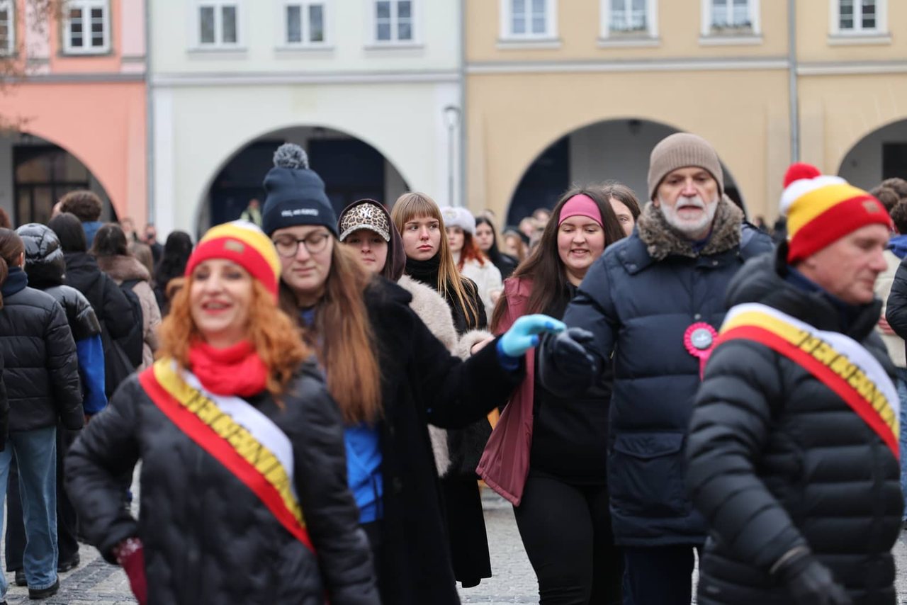Maturzyści tańczyli poloneza