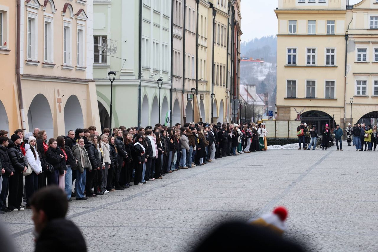Maturzyści tańczyli poloneza