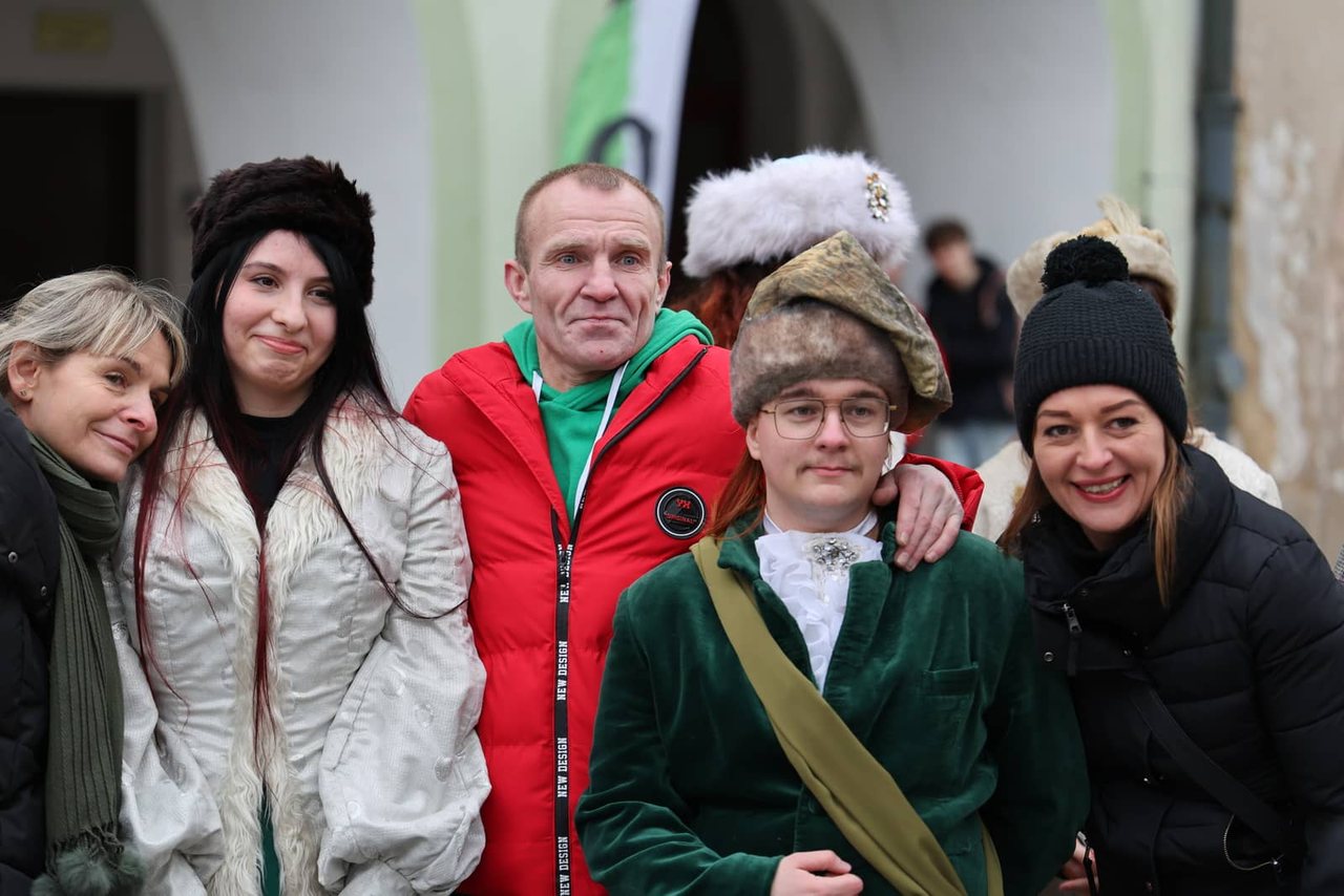 Maturzyści tańczyli poloneza