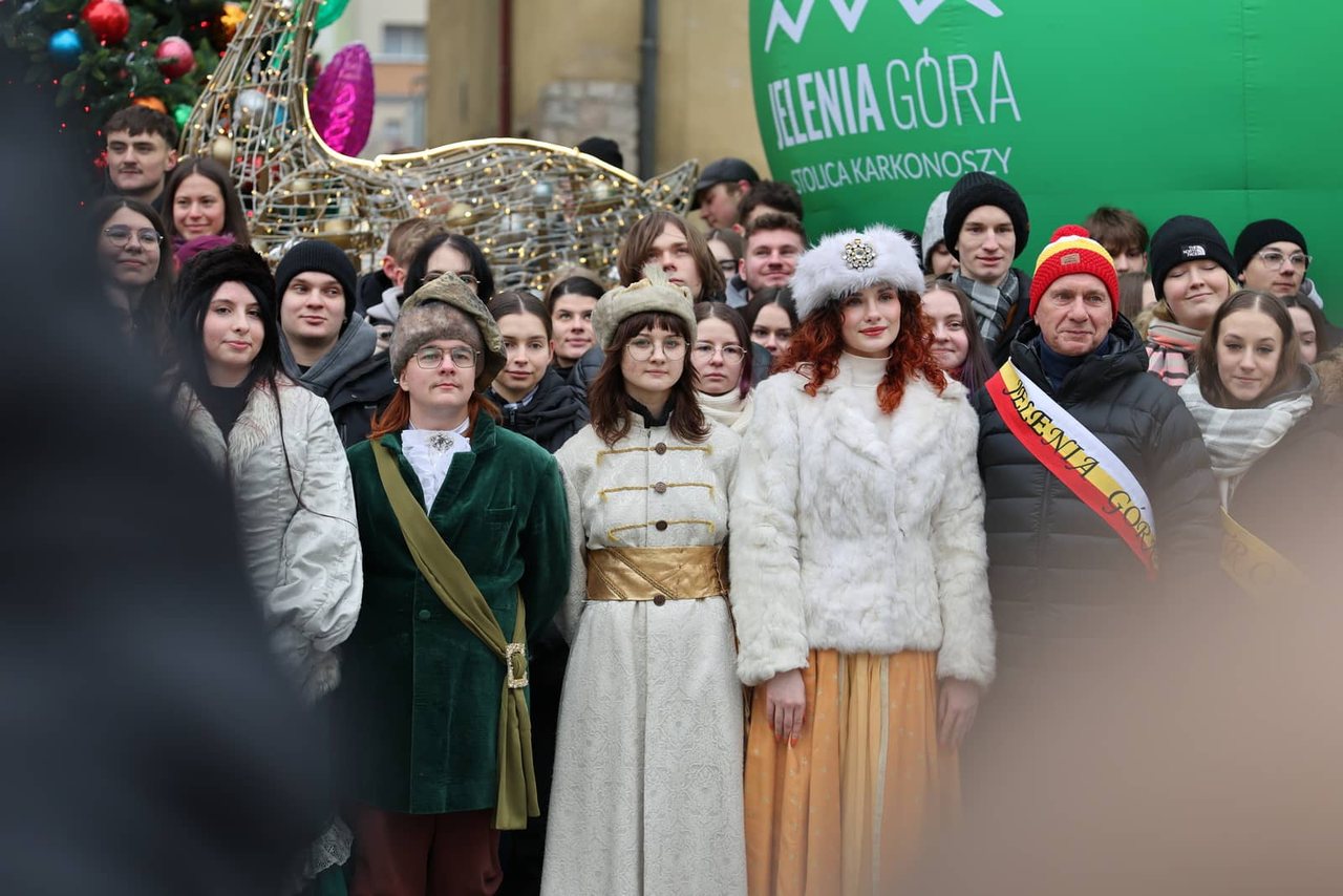 Maturzyści tańczyli poloneza