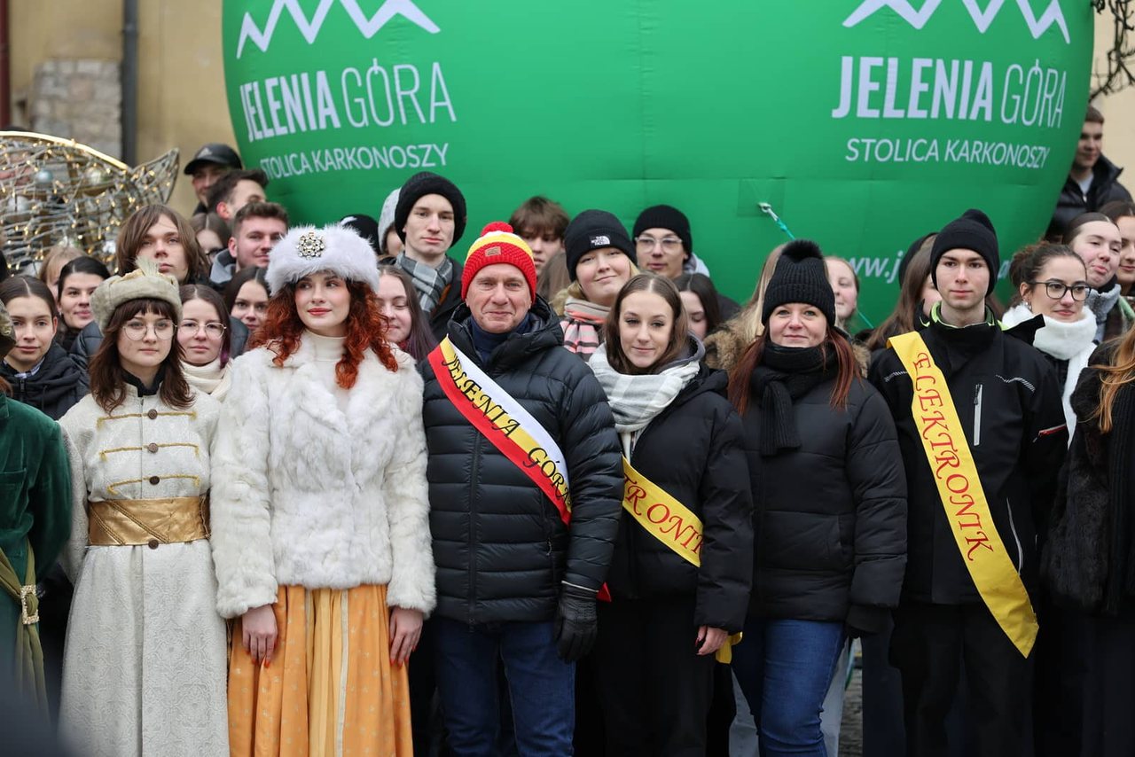 Maturzyści tańczyli poloneza