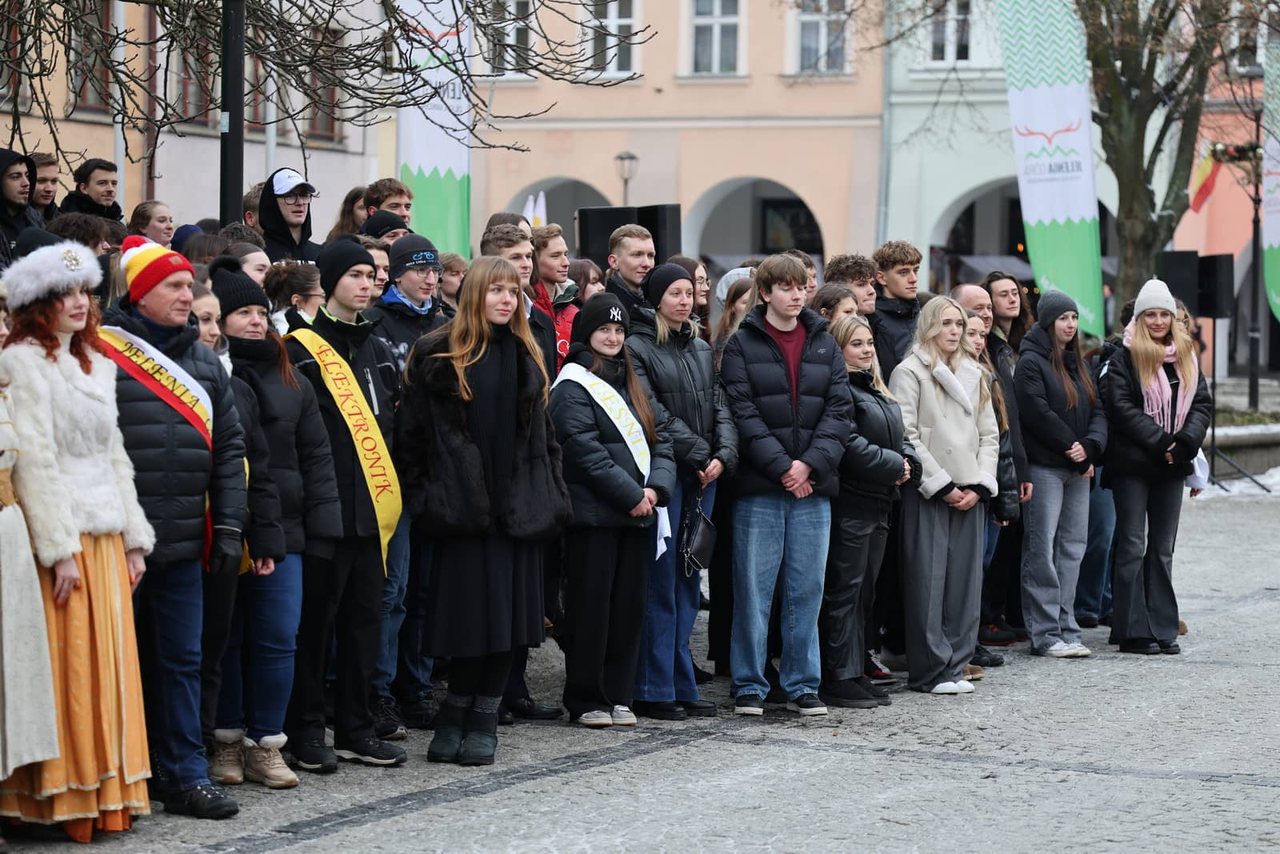 Maturzyści tańczyli poloneza
