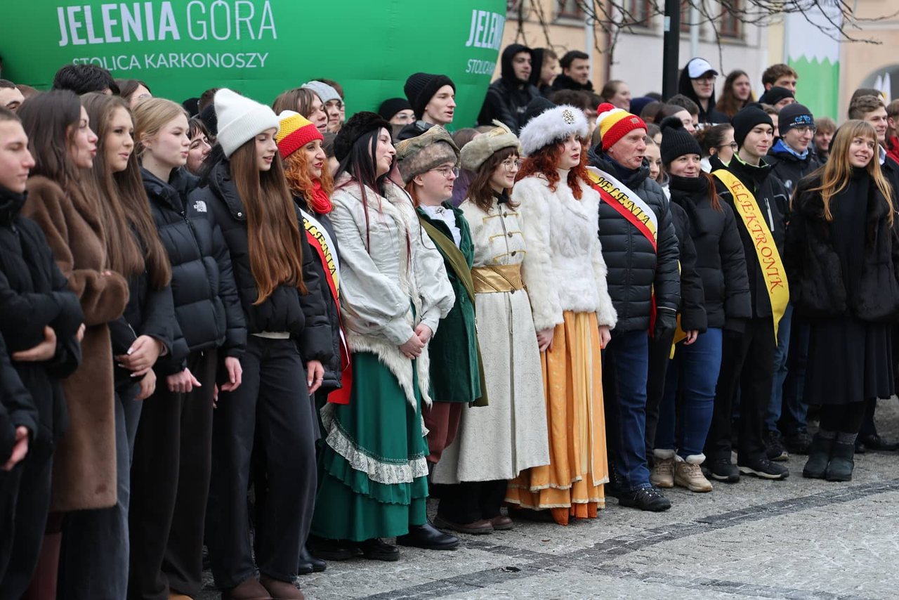 Maturzyści tańczyli poloneza