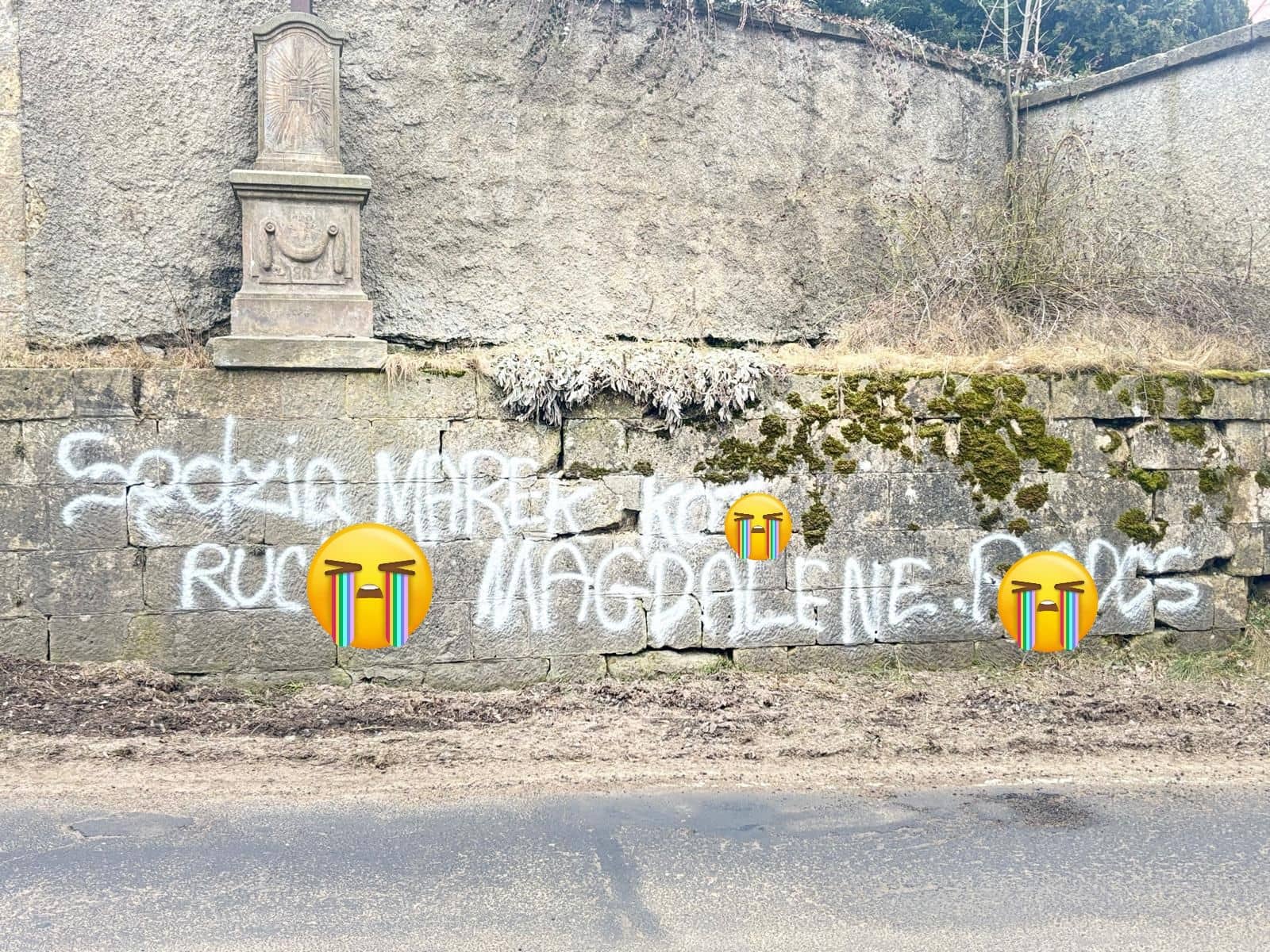 Wulgaryzmy na kościelnym murze