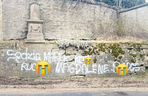 Wulgaryzmy na kościelnym murze