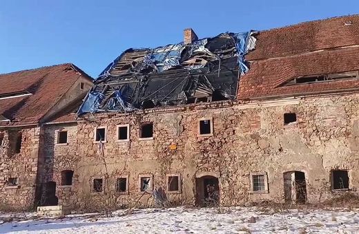 Dziwiszów – pałac na górskim grzbiecie