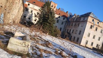 Dziwiszów – pałac na górskim grzbiecie