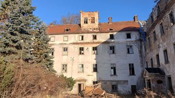 Dziwiszów – pałac na górskim grzbiecie