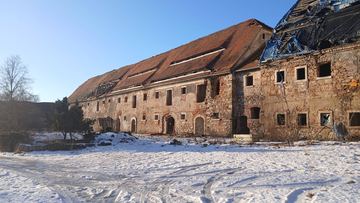 Dziwiszów – pałac na górskim grzbiecie