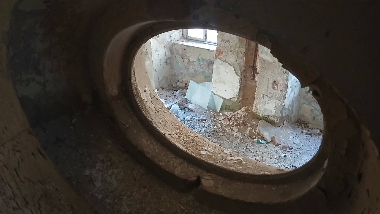 Dziwiszów – pałac na górskim grzbiecie