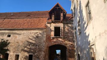 Dziwiszów – pałac na górskim grzbiecie