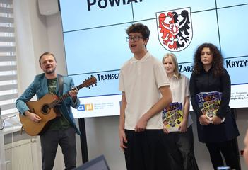 Świąteczne nuty i pierniczki na sesji Rady Powiatu