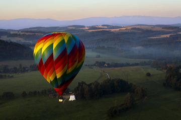 Balonem nad Jelenią Górą – cisza, wiatr i najlepsze widoki