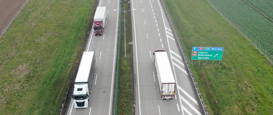 Trzy pasy na A4 coraz bliżej
