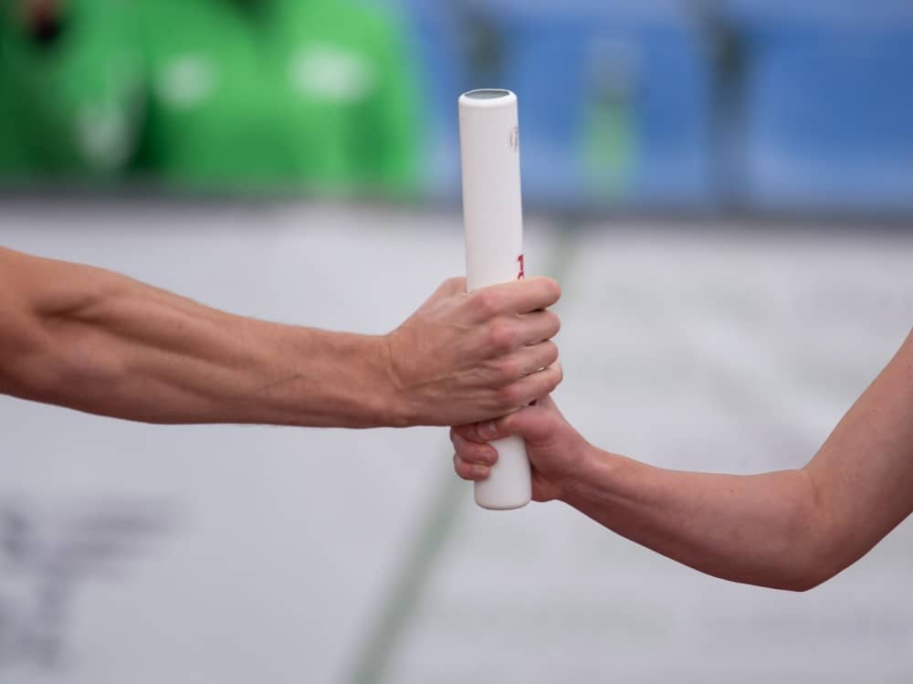 Elektryzująca walka podczas wyścigów sztafetowych