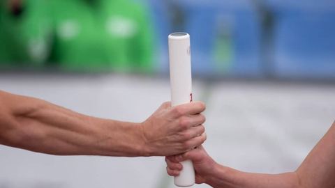 Elektryzująca walka podczas wyścigów sztafetowych