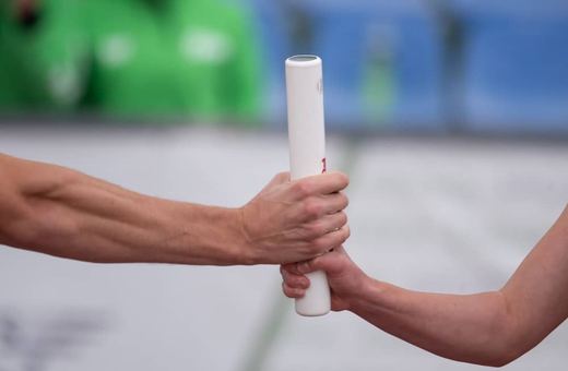 Elektryzująca walka podczas wyścigów sztafetowych
