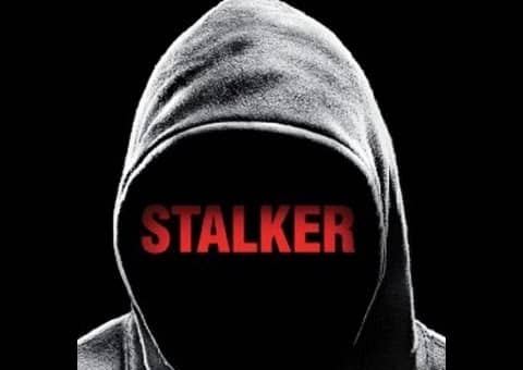 Mimo wyroku za stalking nie zamierzał odpuszczać...