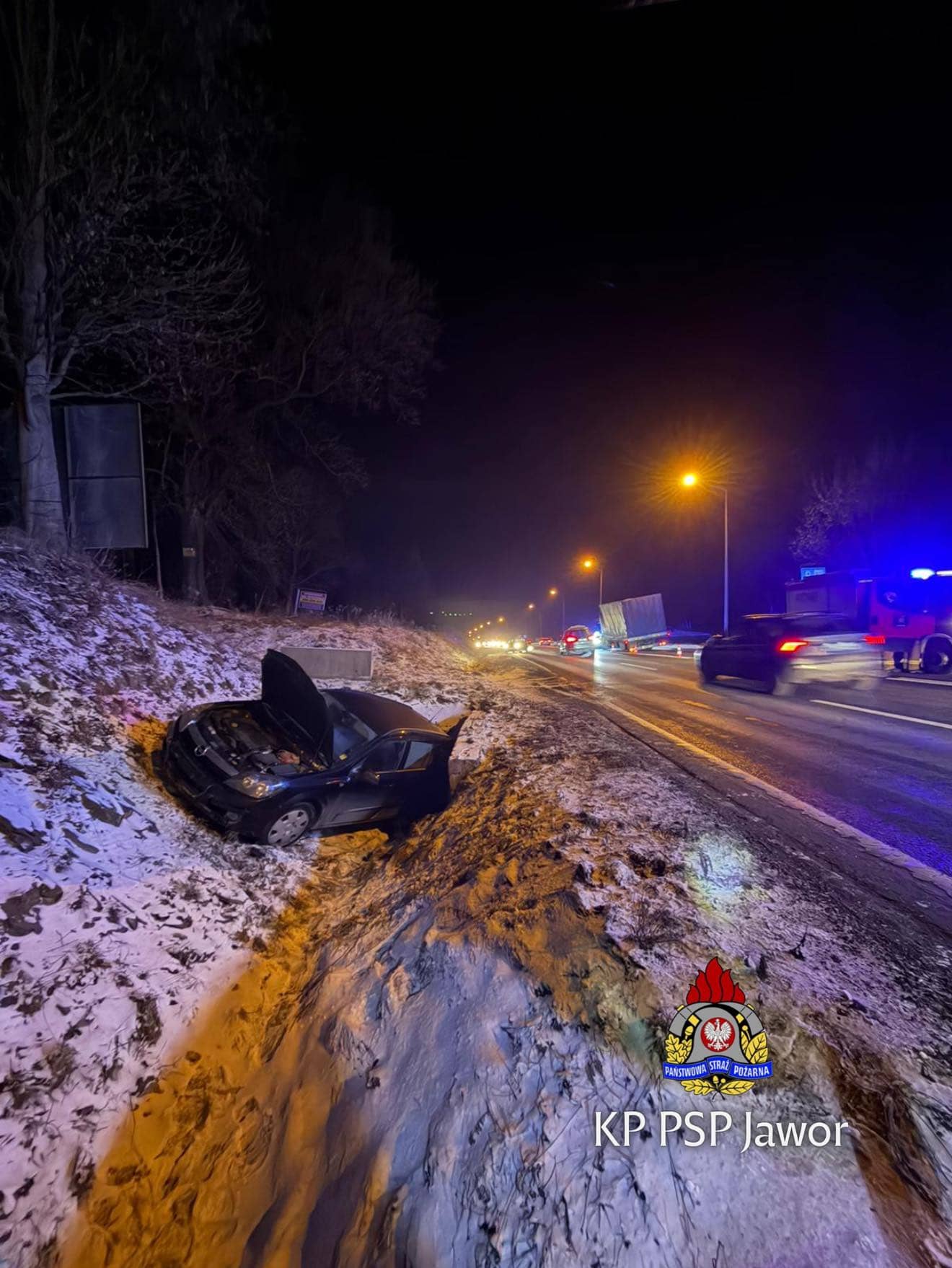 Awaria ciężarówki doprowadziła do kolizji