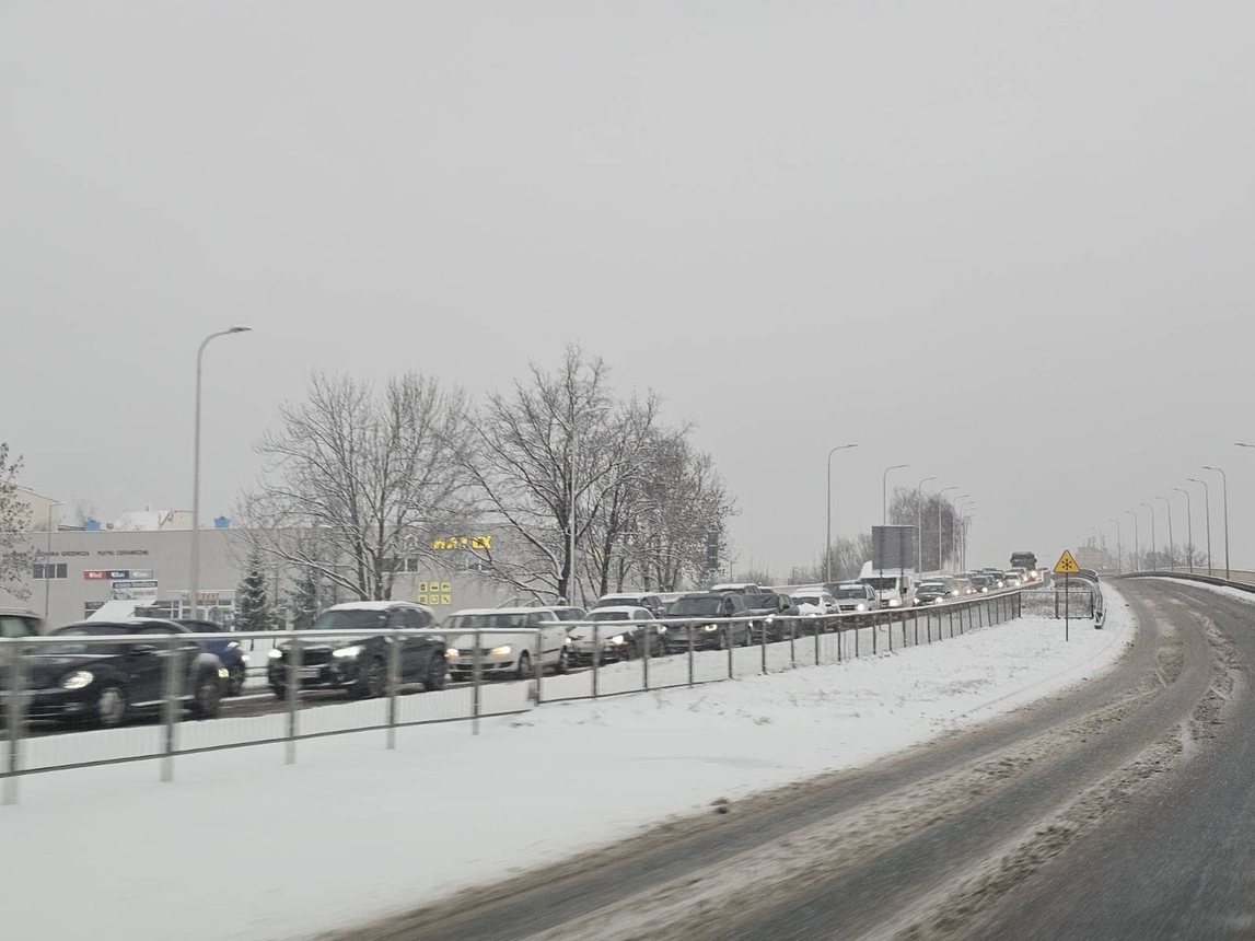 Uważajcie, bardzo trudne warunki na drogach