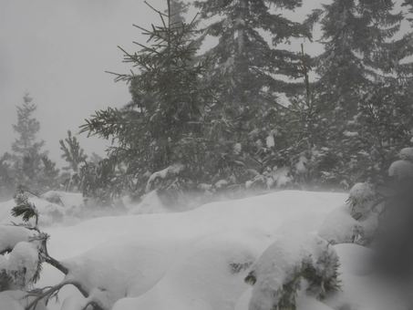 Drugi stopień zagrożenia lawinowego w Karkonoszach
