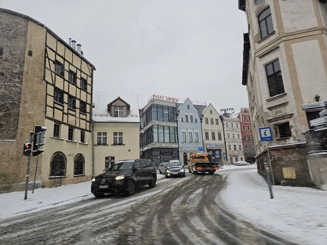 Uwaga kierowcy, noga z gazu