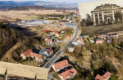 Kiedyś kościół i pałac, a dziś pusty plac i market