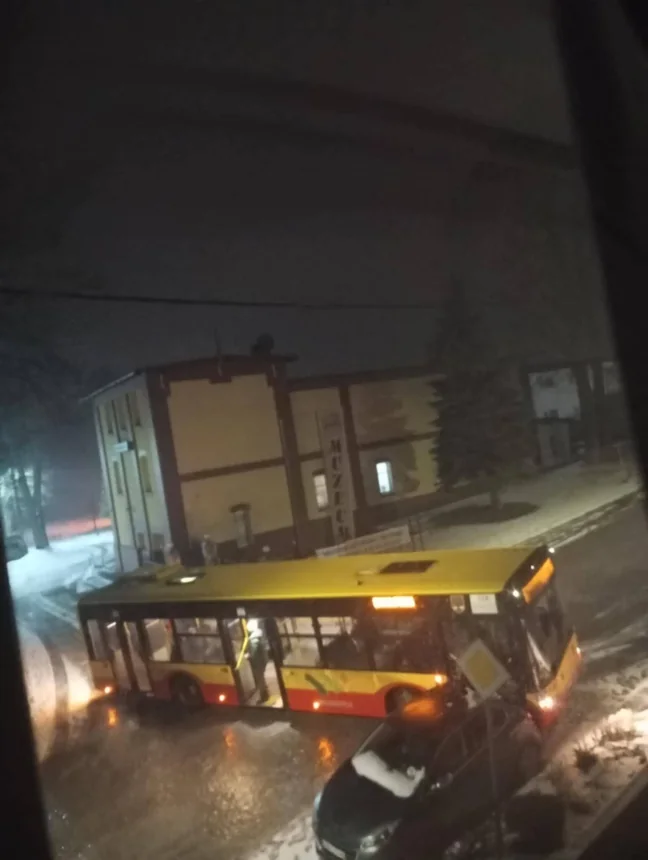 Również autobusy mają od rana problem