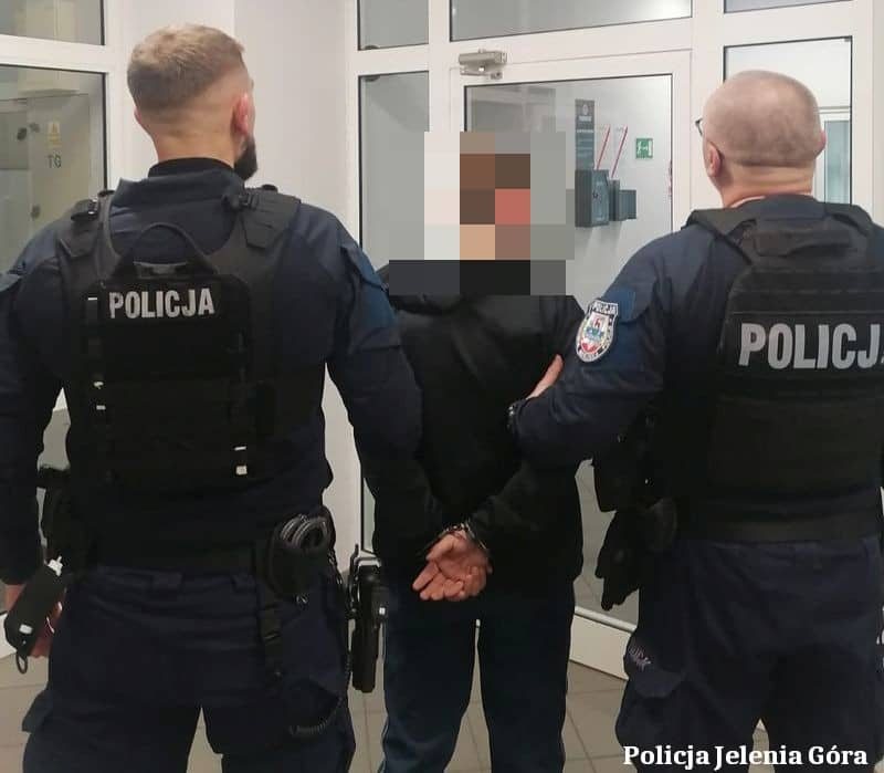 Przejechał mu samochodem po nogach!