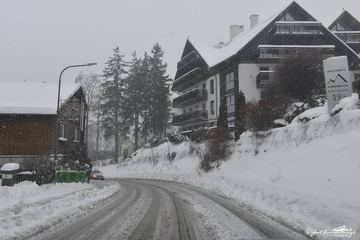 Karpacz i Szklarska Poręba toną w śniegu