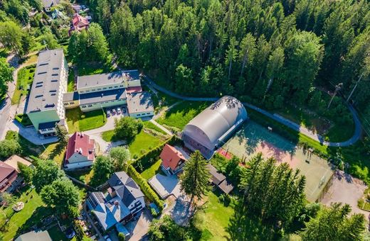 Powiat nie musi dopłacać do pensji nauczycielom