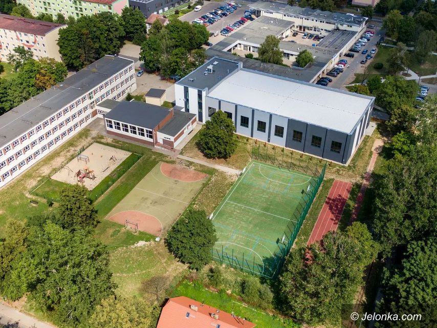 Sporo ofert na docieplenie podstawówki