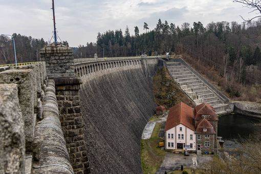 Lada dzień zaczną spuszczać wodę w Pilchowicach