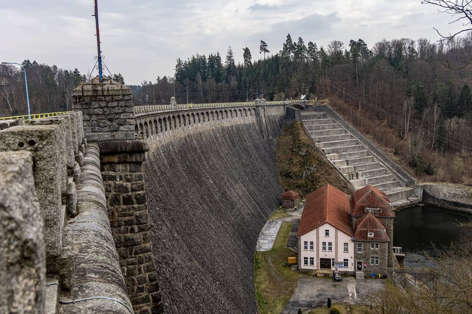 Lada dzień zaczną spuszczać wodę w Pilchowicach