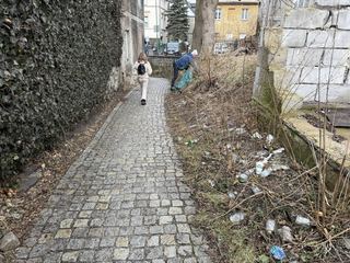 Przejście pustych "małpek"