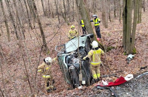 Groźna czołówka i zderzenie trzech pojazdów