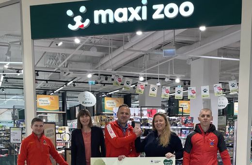Kupujący w sklepach Maxi Zoo zostawili aż 230 tys. zł dla bohaterskich psów i kotów
