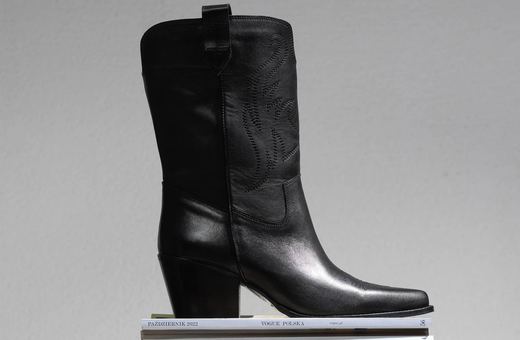 Kowbojki damskie – jak nosić ten odważny trend w codziennych stylizacjach?