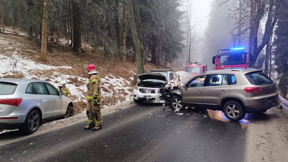 Wypadek na Przełęczy, droga zablokowana