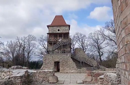 Zamek, który zamkiem już nie jest. Ruiny w Starej Kamienicy
