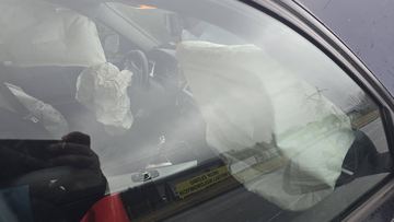 Wjechał w betonowe ogrodzenie drogi
