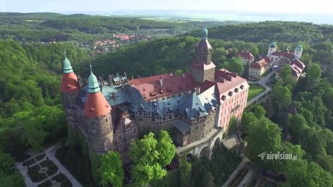 Godzina drogi do zamkowej legendy – z Jeleniej Góry do Książa