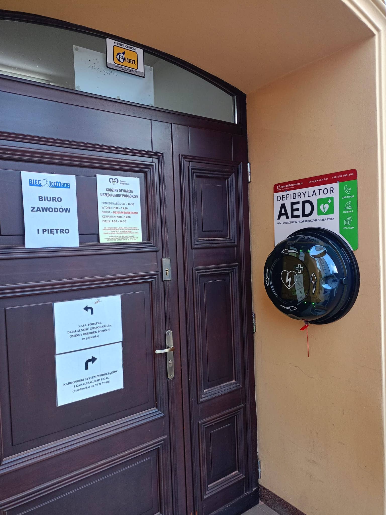 Nowy defibrylator przy urzędzie