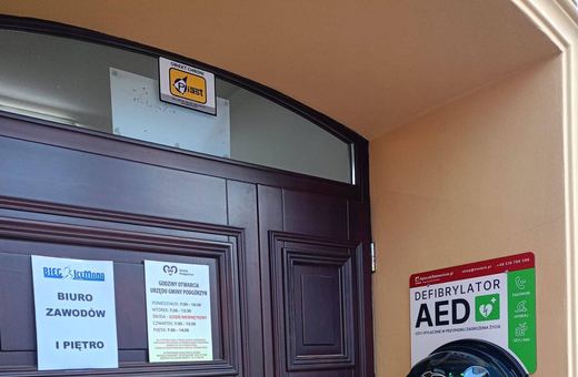 Nowy defibrylator przy urzędzie