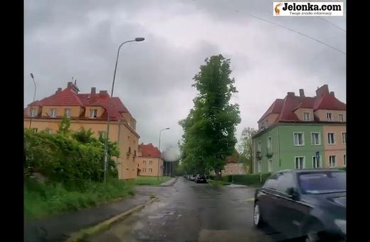 Ulica Lwówecka – szachownica prawie w centrum Jeleniej Góry