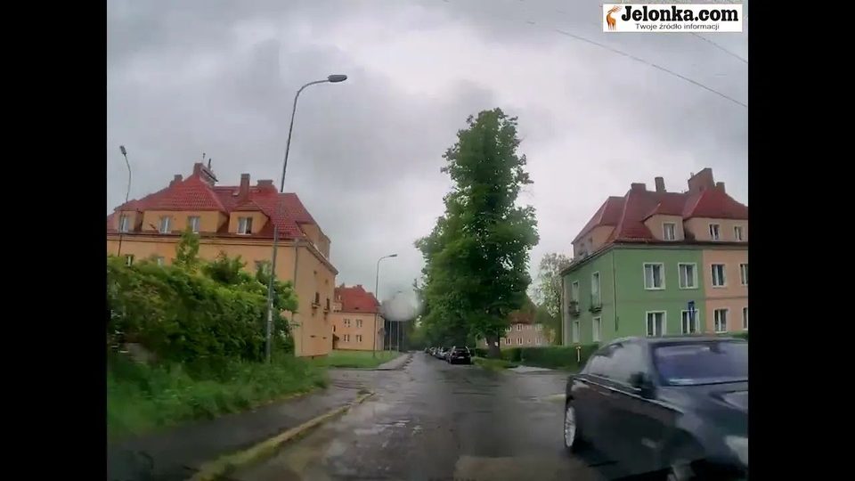 Ulica Lwówecka – szachownica prawie w centrum Jeleniej Góry