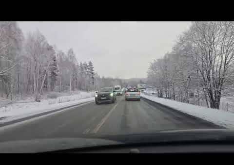 Ślisko na drogach – kolejne auto w rowie