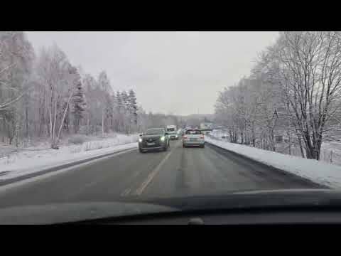 Ślisko na drogach – kolejne auto w rowie