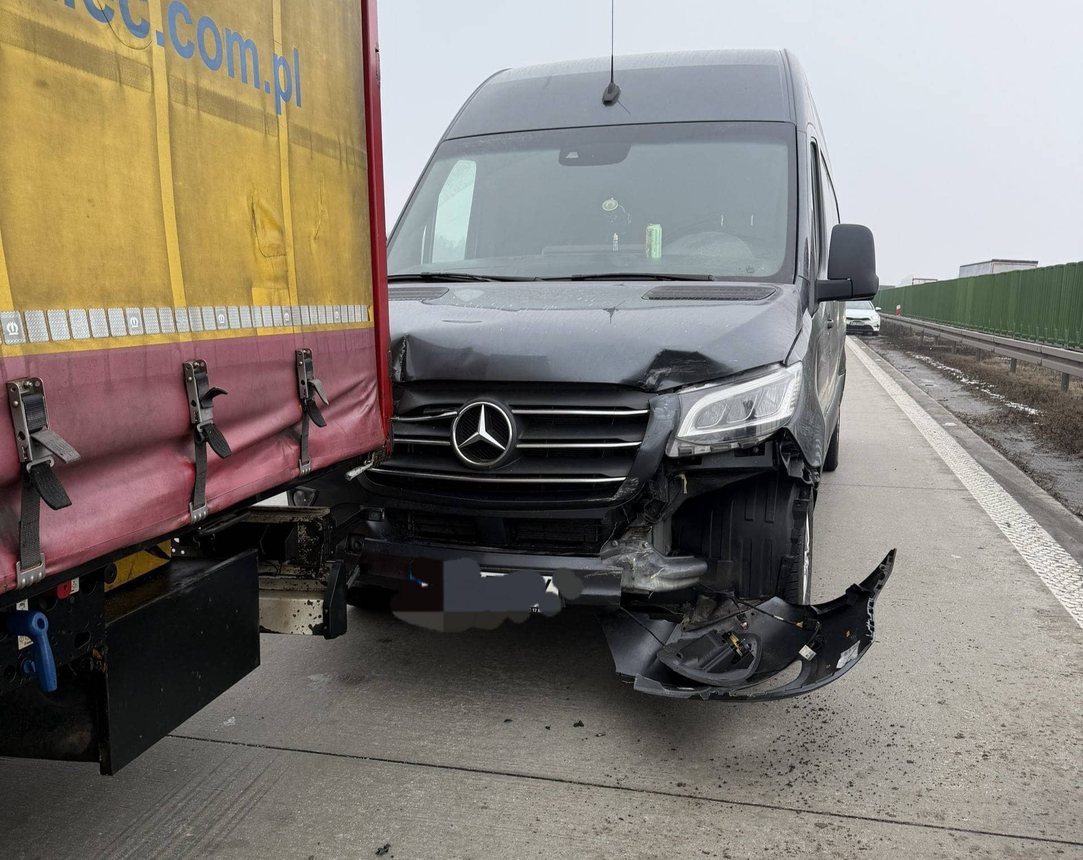 Karambol na drodze, autostrada A4 stoi