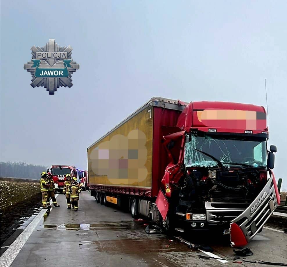 Karambol na drodze, autostrada A4 stoi